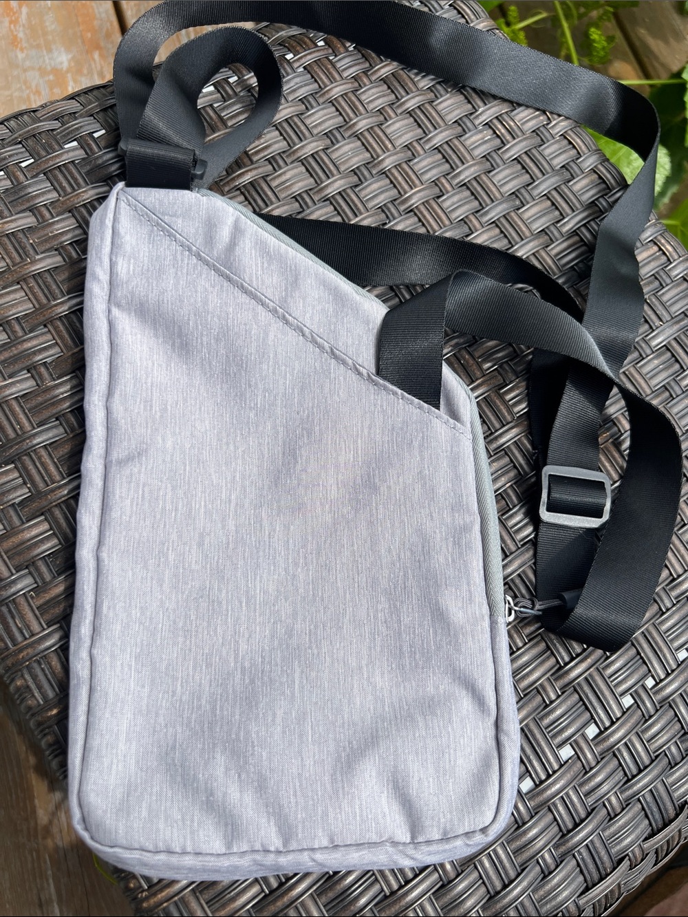Travelon Light Gray Men's Sling Belt Bag with Black Strap - Picture 2 of 9